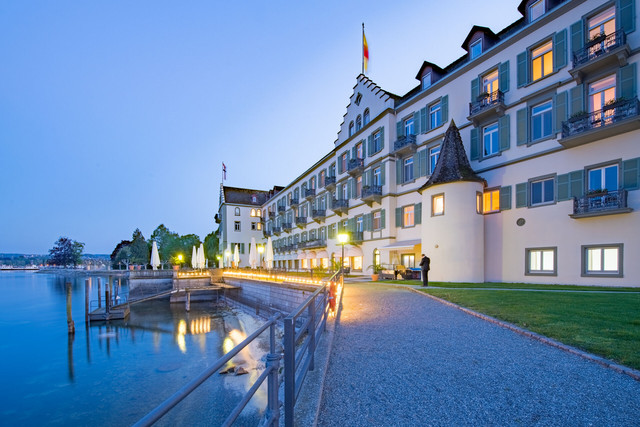 Konstanz_Inselhotel-Biergarten-Terrasse_Abendstimmung_Sommer_Copyright_MTK_Chris-Danneffel